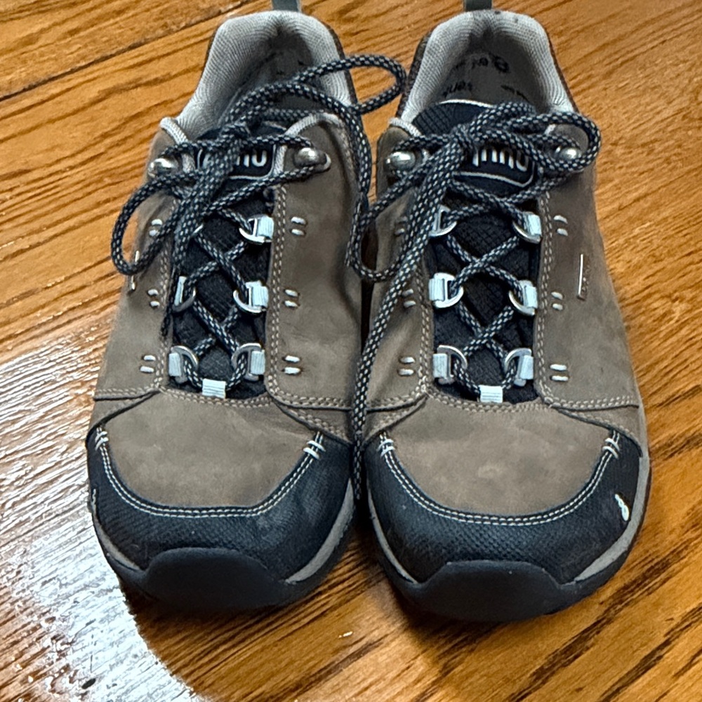 Ahnu Montara II Waterproof Hiking shoes for women. Size 7.5.  Great condition.